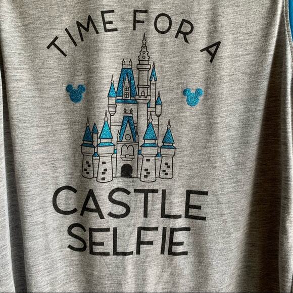 Disney Parks Time For A Castle Selfie Gray Tee Size Medium - Picture 3 of 5
